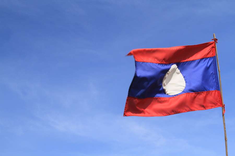 ธงชาติประเทศลาว